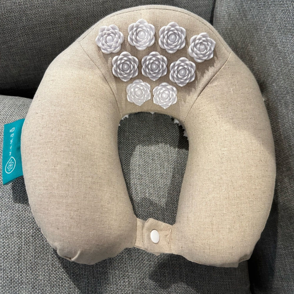 Kanjō Memory Foam Acupressure Neck Pillow